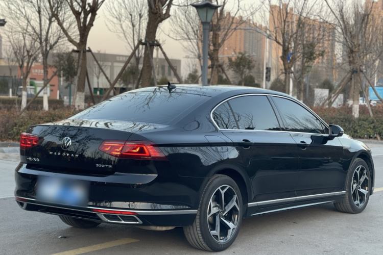 Used Volkswagen Magotan 2024 2 Million Units Zhongxiang Version 330TSI DSG Luxury Edition
