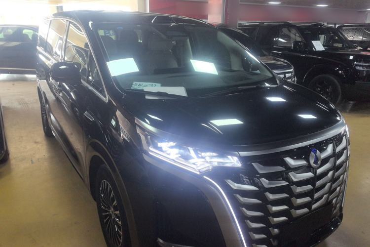 Used Denza D9 2025 DM-i Intelligent Drive 1020 Four-Wheel Drive Flagship Model
