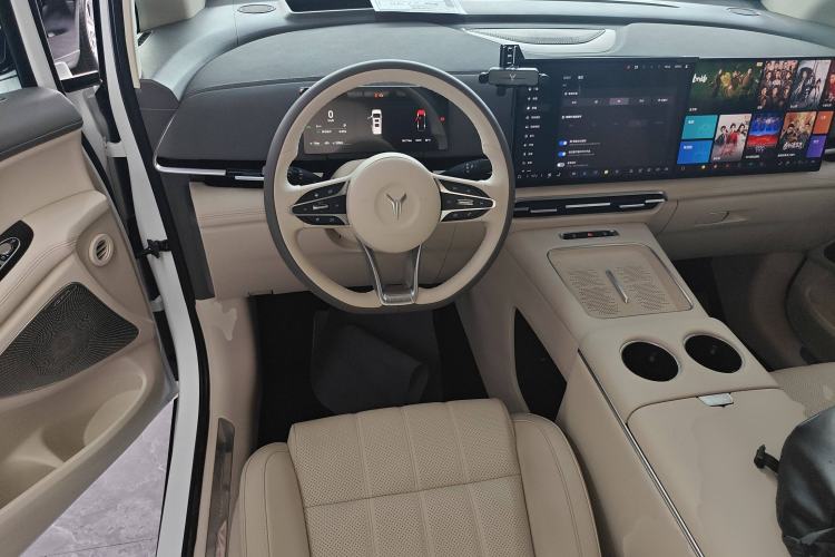 Used VOYAH Dream 2024 PHEV Extended-Range Premium Edition
