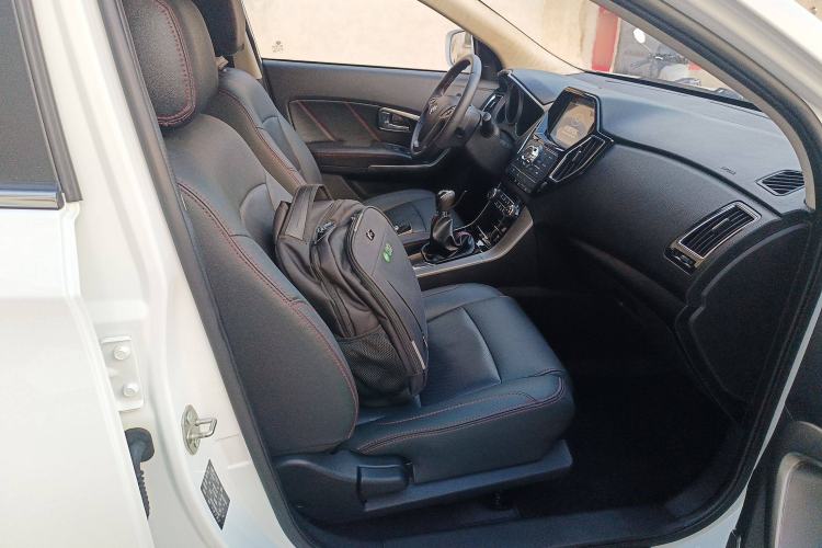 Used Huatai Santa Fe 2016 1.5T Gasoline Manual Two-Wheel Drive Smart Enjoyment i3 Model
