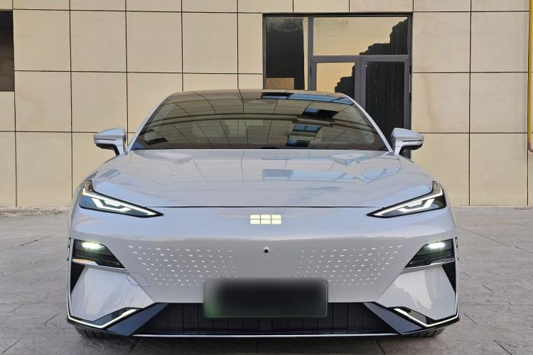 Used Geely Galaxy E8 2024 665 km Range Rear-Drive Starship Long-Range Version