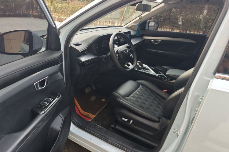 Used Wuling Asta 2022 2.0L DHT Electric-Speed Version
