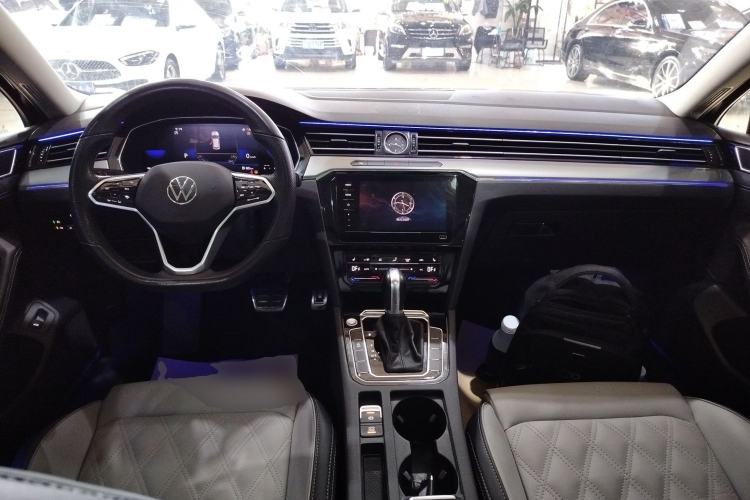 Used Volkswagen Magotan 2023 2 Million Units Limited Edition 330TSI DSG Leading Version
