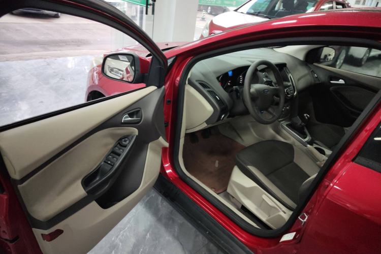 Used Ford Focus 2012 Sedan 1.6L Manual Comfort Model
