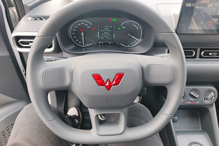 Used Wuling Hongguang New Energy 2025 Extended-Range Hybrid 50 km Standard Version
