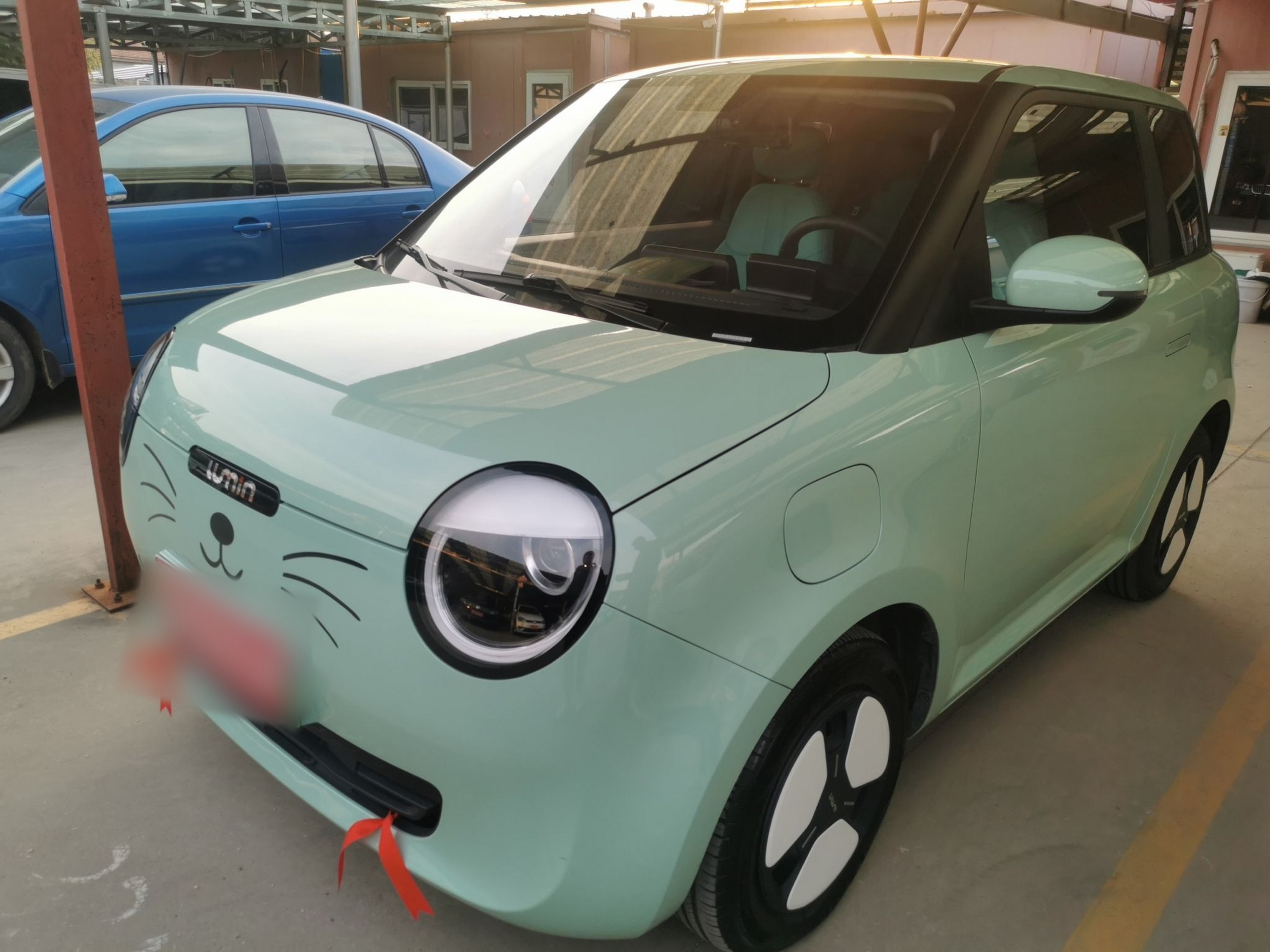 Под передней частью автомобиля