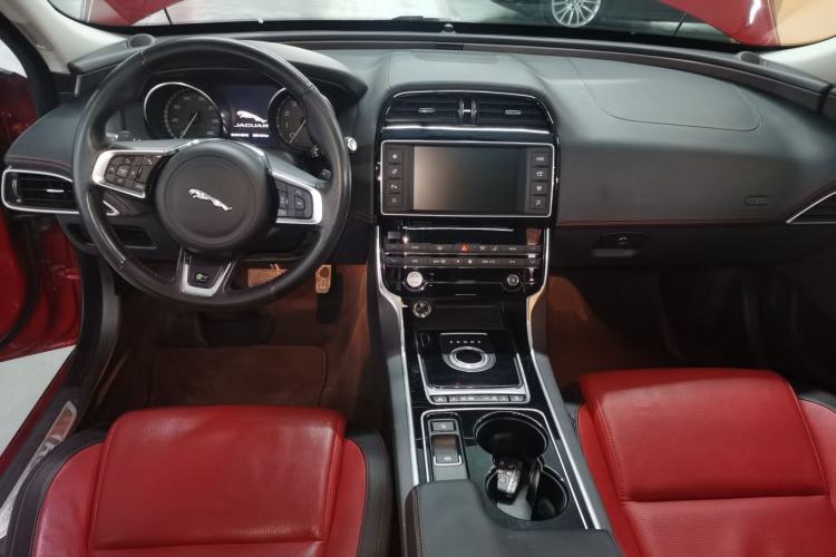 Used Jaguar XE 2015 2.0T 200 PS R-Sport