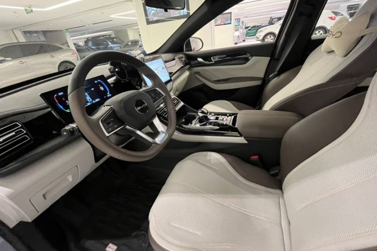 Used BYD Qin PLUS 2024 HONOR Edition DM-i 55KM Leading Model
