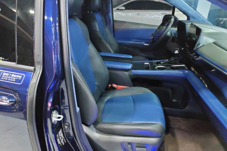 Used Toyota Sienna 2023 2.5L Hybrid Deluxe Edition