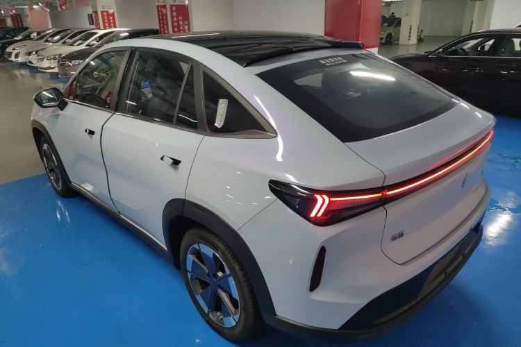 Used Livan Livan 7 2024 605 km Glory Edition