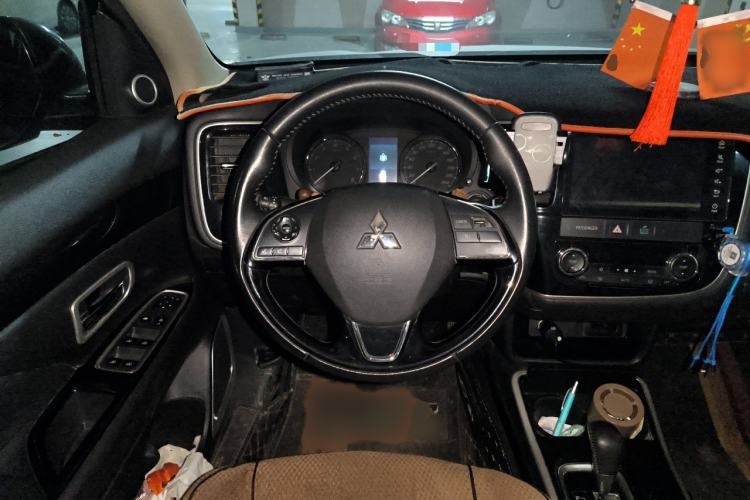 Used Mitsubishi Outlander 2019 2.0L Two-Wheel Drive Comfort Edition 7-Seater China VI Standard
