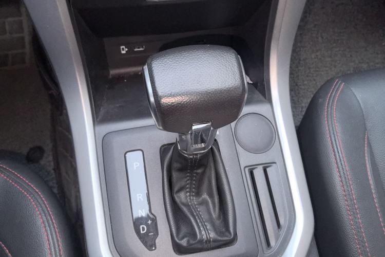 Used SAIC MAXUS T60 2017 2.0T Gasoline Automatic Two-Wheel Drive High-Ride Comfort-Grade Standard Cabin
