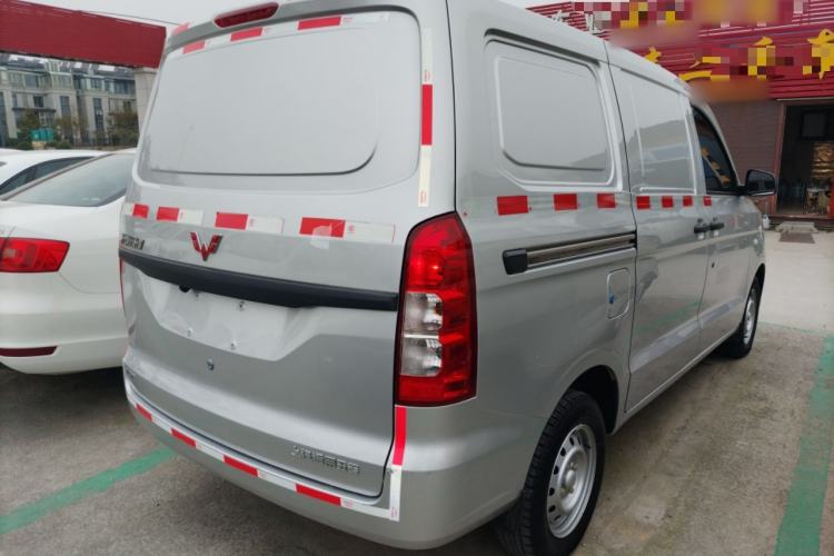 Used Wuling Hongguang V 2022 1.5L Jingqu Edition Enclosed-Window Vehicle with Hydraulic Power Steering LAR

