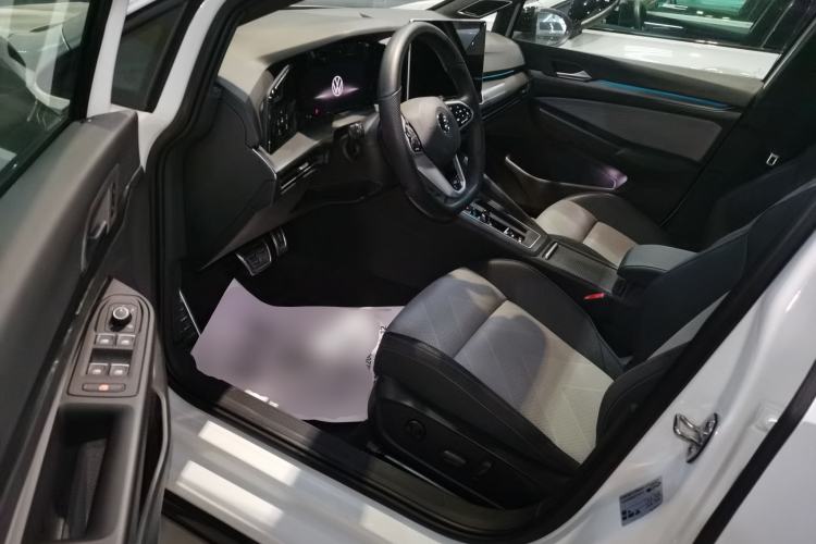 Used Volkswagen Golf 2025 300TSI R-Line
