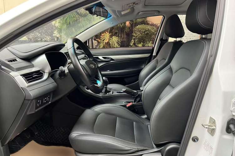 Used Geely Auto Emgrand 2019 Leading Edition 1.5L Manual Upward Asian Games Edition China VI
