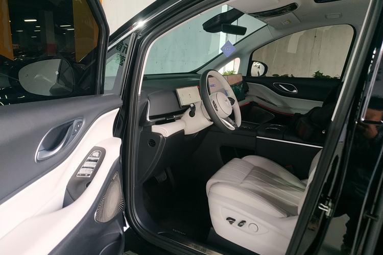 Used VOYAH Dream 2025 PHEV Four-Wheel Drive Prestige Kunpeng Edition
