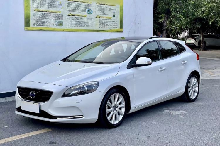 Used Volvo V40 2016 T3 Smart Luxury Edition