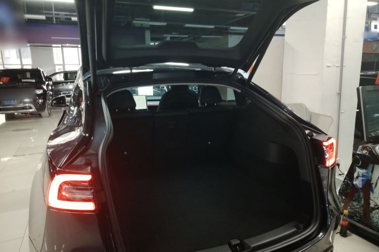 Used Tesla Model Y 2024 Long-Range All-Wheel-Drive Version
