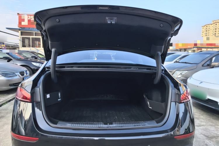 Used Roewe D7 2023 DMH 125km Superior Edition
