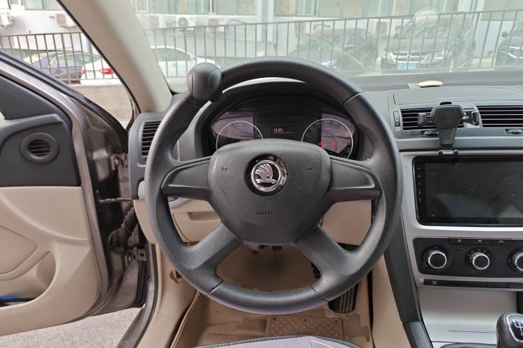 Used Skoda Octavia 2015 Classic Model 1.6L Manual Yijie Edition
