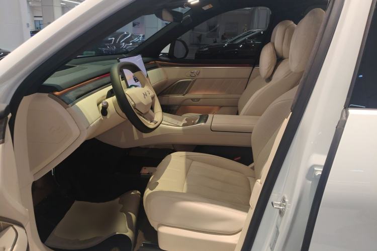 Used ONVO Luxeed L90 2025 Model—Ultra Six-Seater Version
