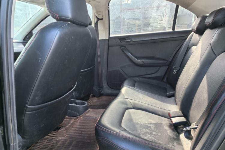 Used Volkswagen Santana 2015 1.6L Manual Fashion Edition