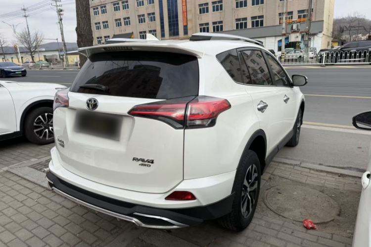 Used Toyota RAV4 2016 2.0L CVT 4x4 New Edition China V Standard