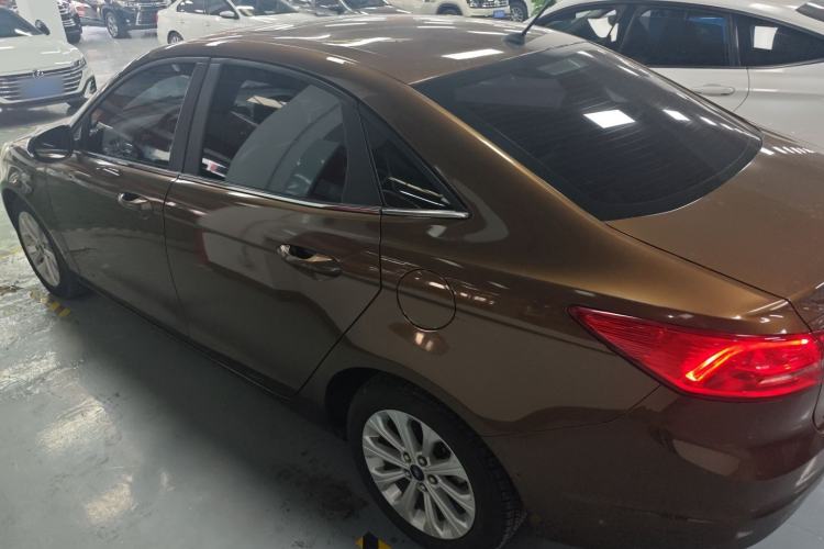 Used Ford Escort 2015 1.5L Automatic Fashion Model
