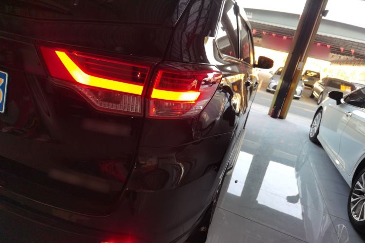 Used Toyota Highlander 2018 2.0T Four-Wheel Drive Luxury Version 7 Seats China VI Standard