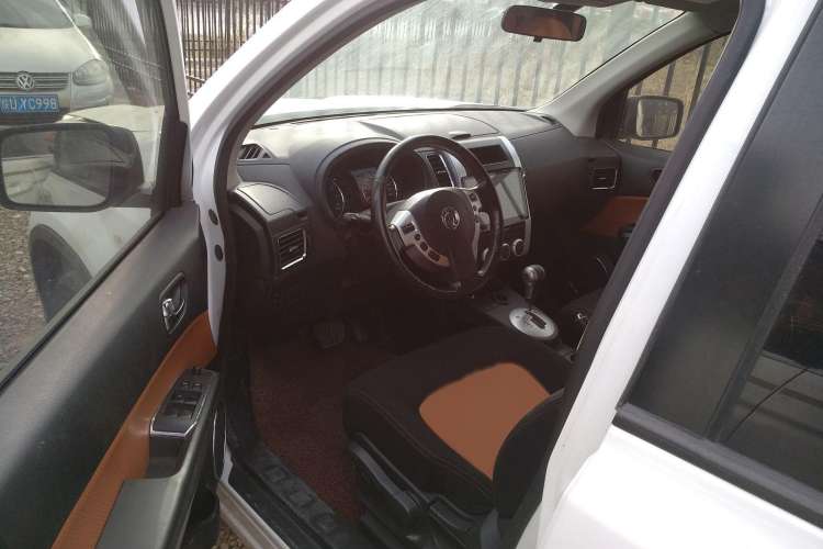 Used Dongfeng Fengdu MX6 2016 2.0L CVT Two-Wheel Drive All-Around Version