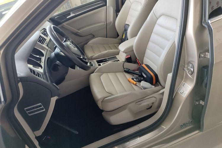 Used Volkswagen Golf 2015 1.4TSI Automatic Luxury Model
