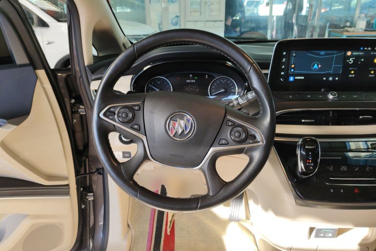 Used Buick GL8 2023 Facelifted Land Cruiser Executive Luxury Version
