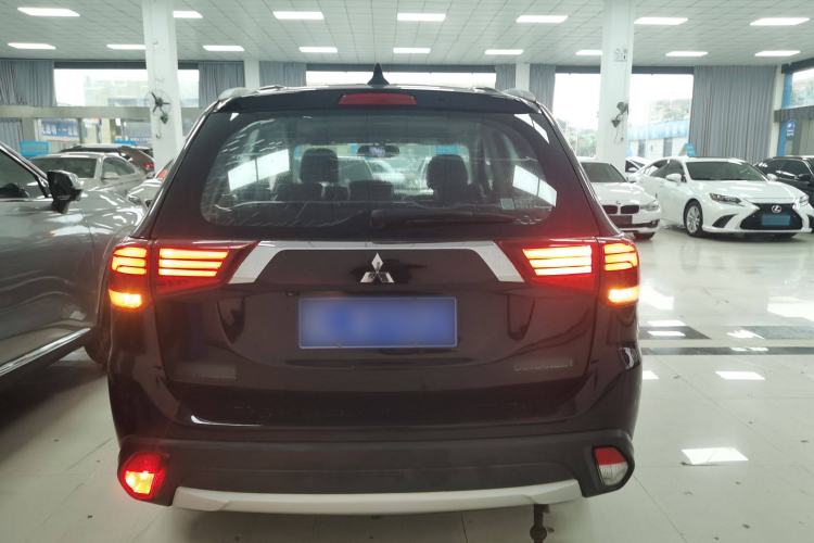 Used Mitsubishi Outlander 2018 2.0L Two-Wheel-Drive Jiale Edition 7-Seater
