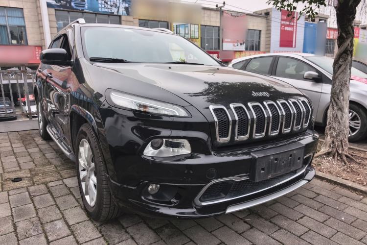 Used  Cherokee 2017 2.4L Professional Edition