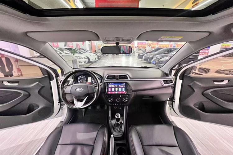 Used Hyundai Verna 2017 1.4L Manual Colorful Skyroof Version China V Standard
