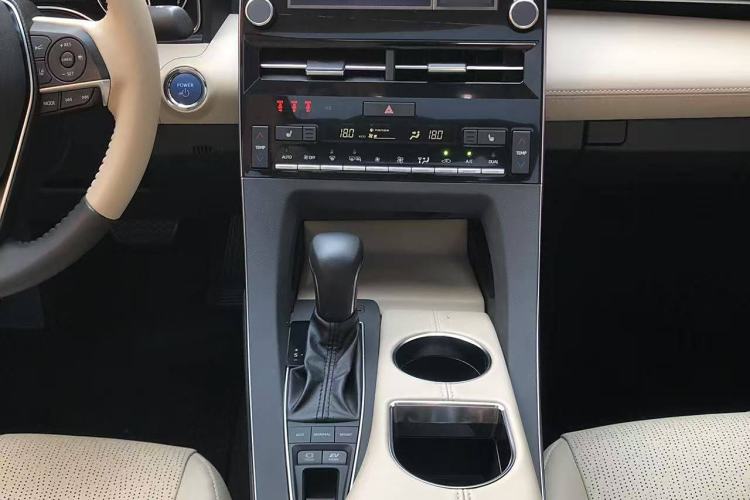 Used Toyota Avalon 2019 Dual-Engine 2.5L XLE Prestige Version China VI Standard
