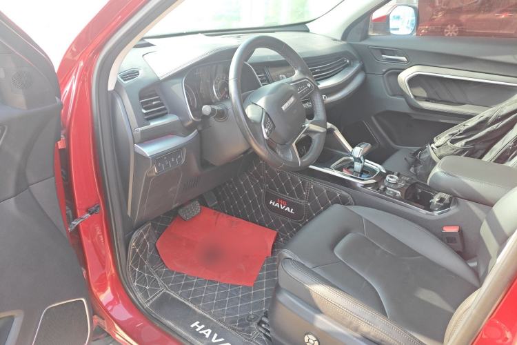 Used Haval H6 2017 Red Label 2.0T Automatic Two-Wheel Drive ZhiShang Model
