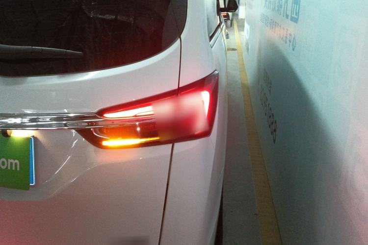 Used Buick GL8 2023 Land Executive Class Comfort Model
