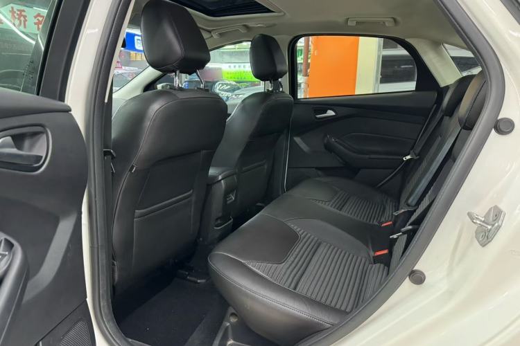 Used Ford Focus 2015 Sedan EcoBoost 125 Automatic Supreme Style Edition
