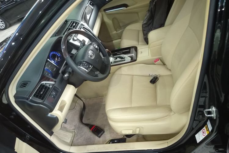 Used Toyota Camry 2015 Dual-Engine 2.5 HG Luxury Navigation Edition
