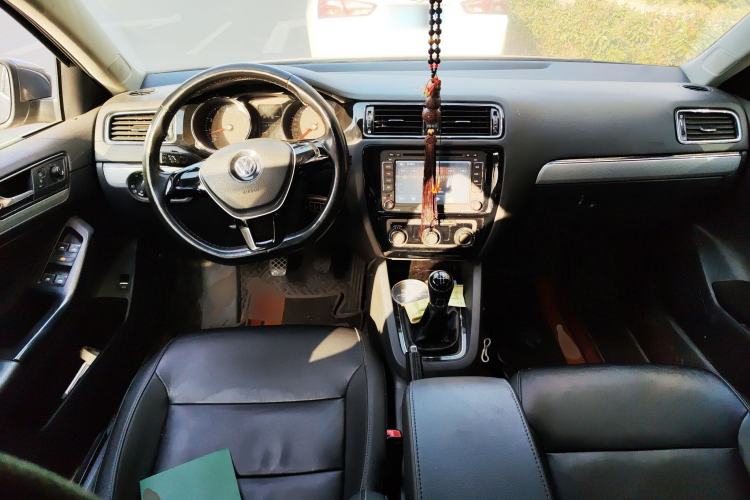 Used Volkswagen Sagitar 2015 1.6L Manual Comfort Model