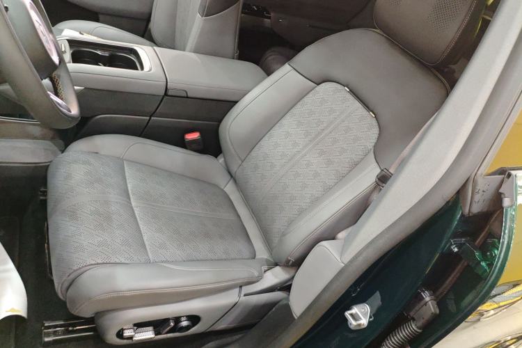 Used Zeekr 7X 2025 100 kWh Long-Range Rear-Wheel Drive with Intelligent Driving Features