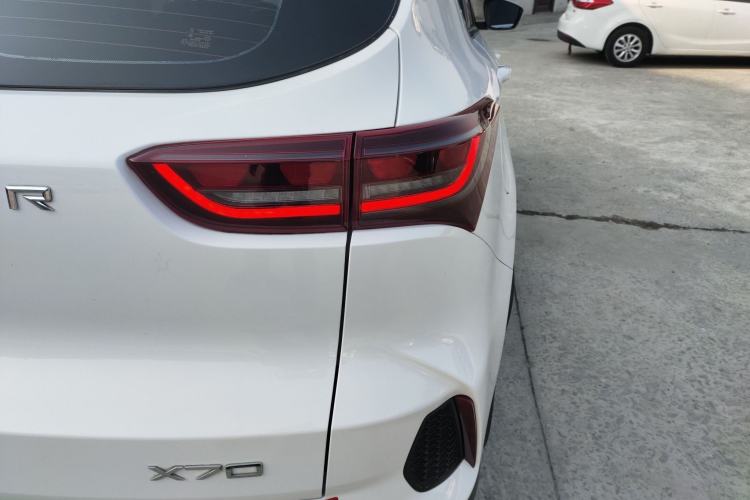 Used JETOUR X70 2024 1.5T DCT Enjoyment Edition 5 Seats
