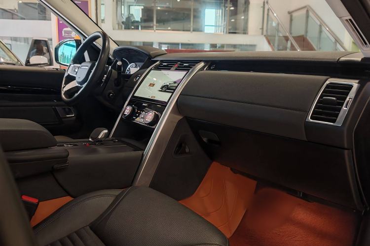 Used Land Rover Discovery 2023 300PS S
