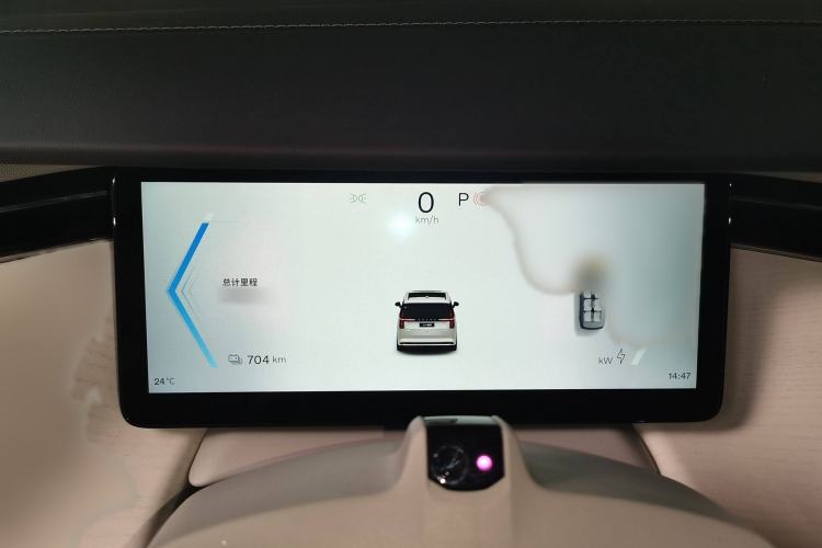 Used Volvo EM90 2025 Ultra Six-Seater
