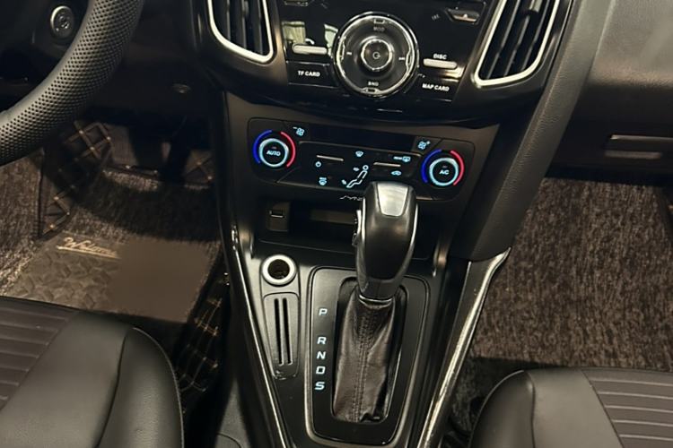 Used Ford Focus 2015 Hatchback 1.6L Automatic Fashion Edition
