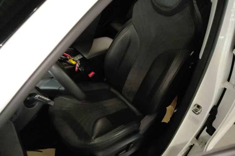 Used Roewe D5X DMH 2024 135 Tech Edition
