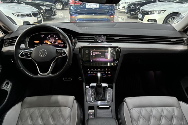 Used Volkswagen Magotan 2023 2 Million Units Limited Edition 330TSI DSG Leading Version
