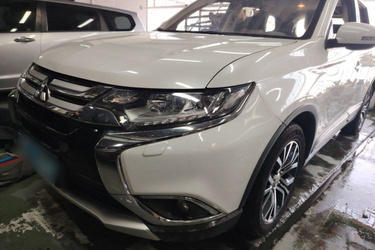 Used Mitsubishi Outlander 2016 2.4L 4x4 Luxury Edition 7-Seater