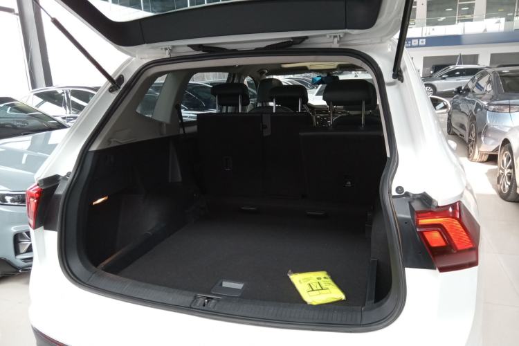 Used Volkswagen Tiguan L 2021 330TSI Automatic Two-Wheel Drive Smart Edition
